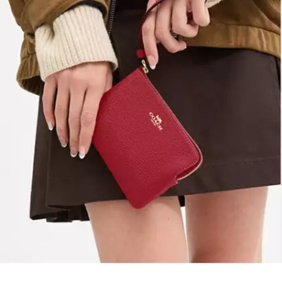 COACH Corner Zip Wristlet Pebbled leather/Gold/True Red - Picture 2 of 3